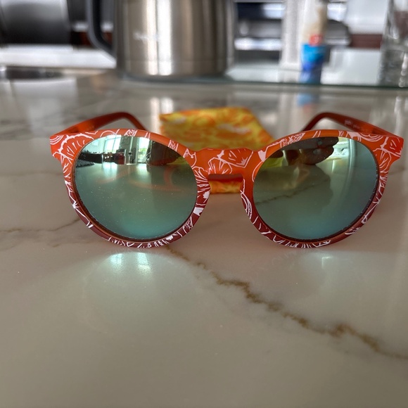 Goode sunglasses-new - Picture 1 of 3